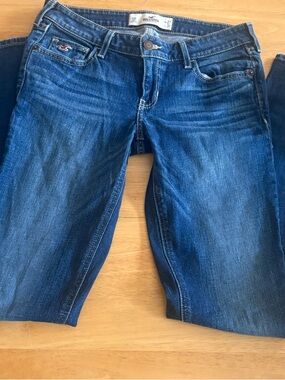 Hollister Medium Blue Denim Jeans with Yellow Stitching